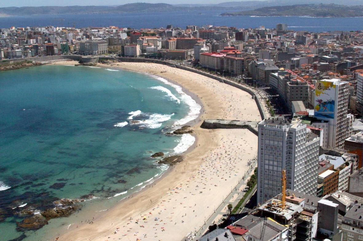 Primera Linea De Playa De Riazor 拉科鲁尼亚 外观 照片
